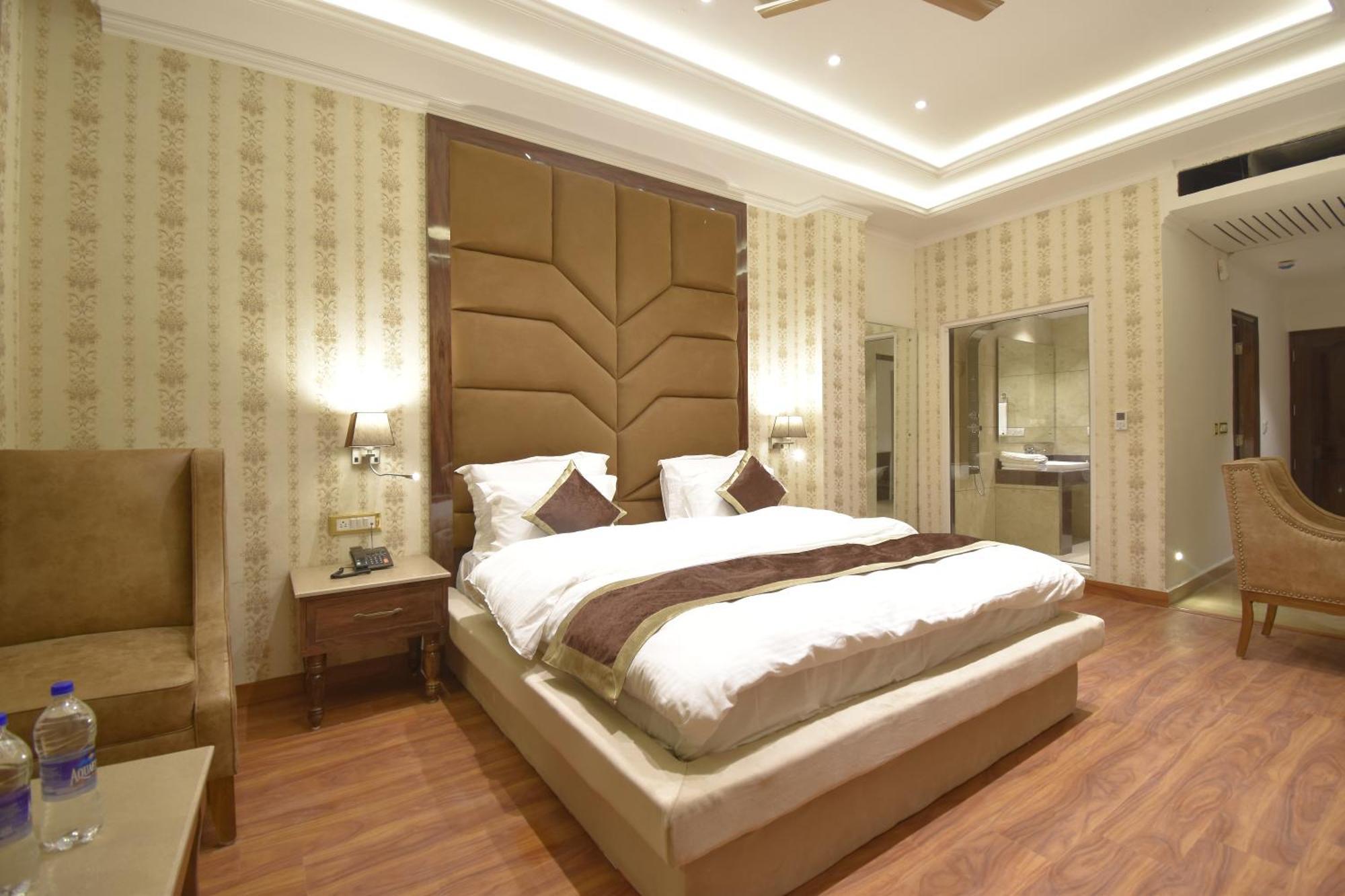 Grand Him Queen Ac Centralized Dharamshala Exterior foto