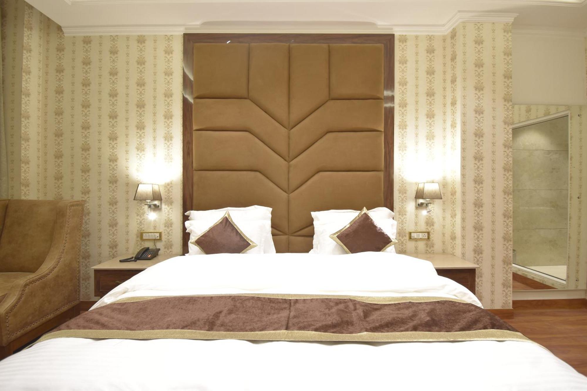 Grand Him Queen Ac Centralized Dharamshala Exterior foto