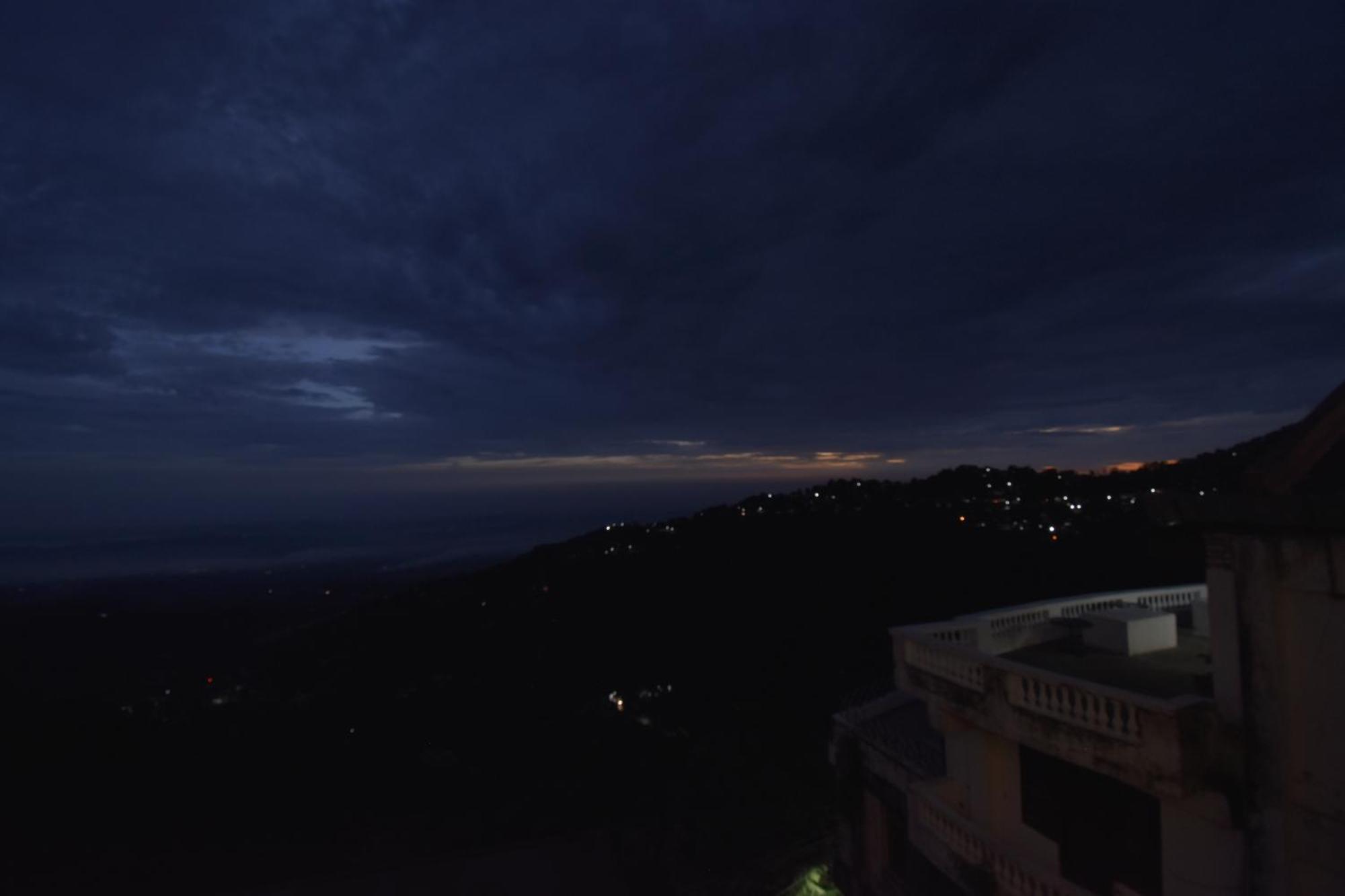 Grand Him Queen Ac Centralized Dharamshala Exterior foto