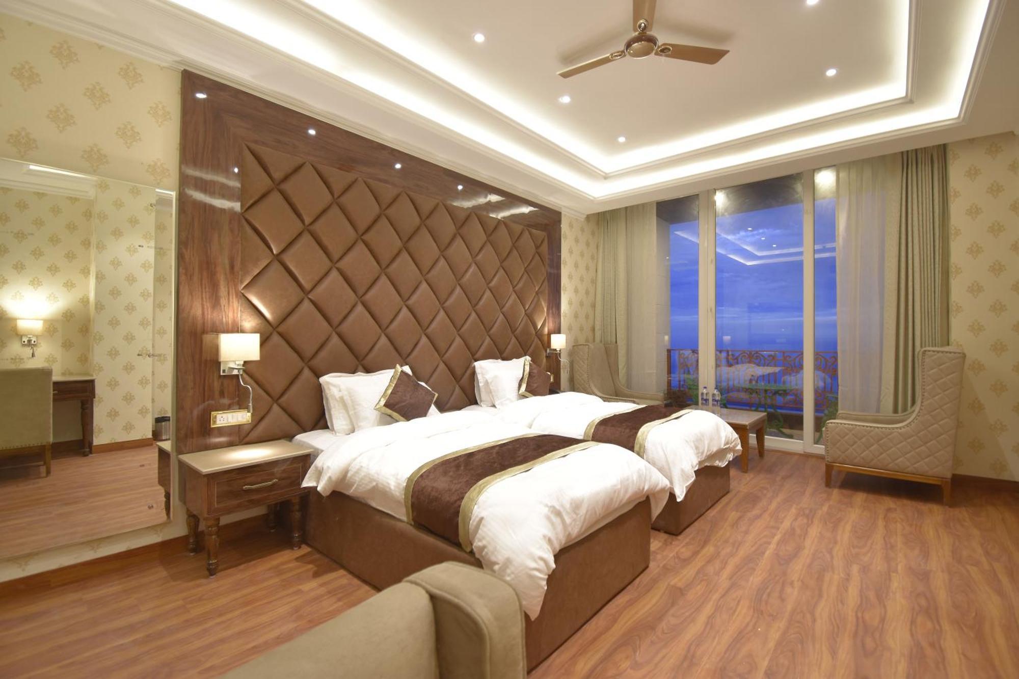 Grand Him Queen Ac Centralized Dharamshala Exterior foto