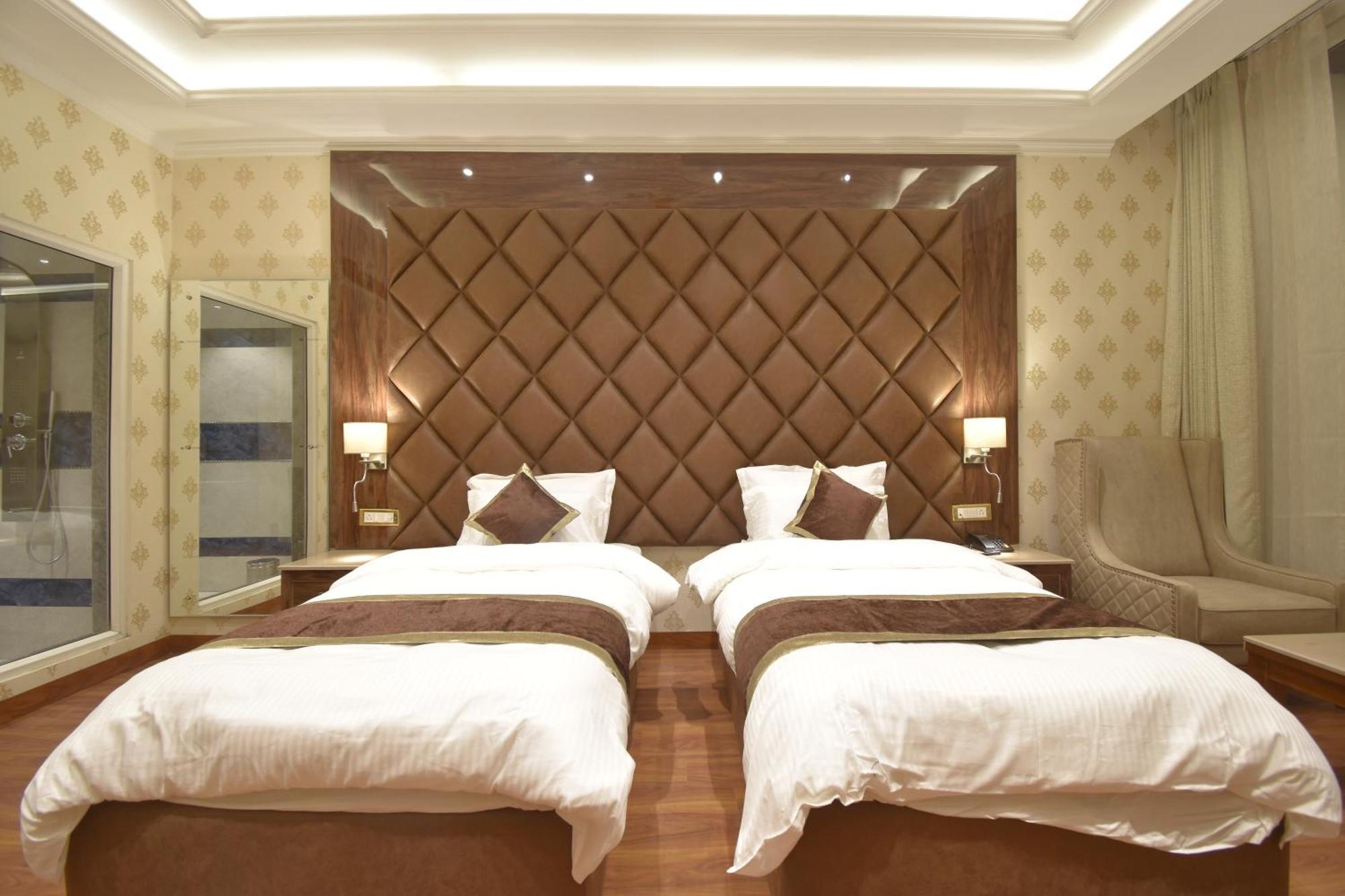 Grand Him Queen Ac Centralized Dharamshala Exterior foto